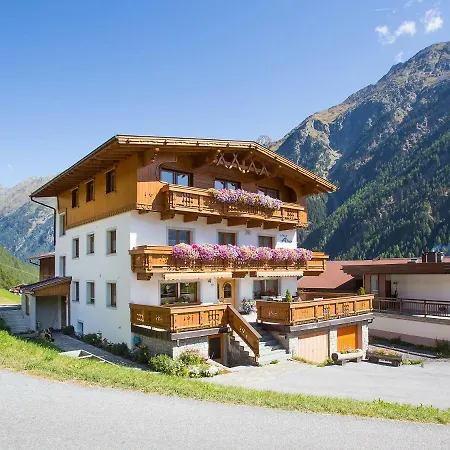 Haus Alois Bed & Breakfast 3*